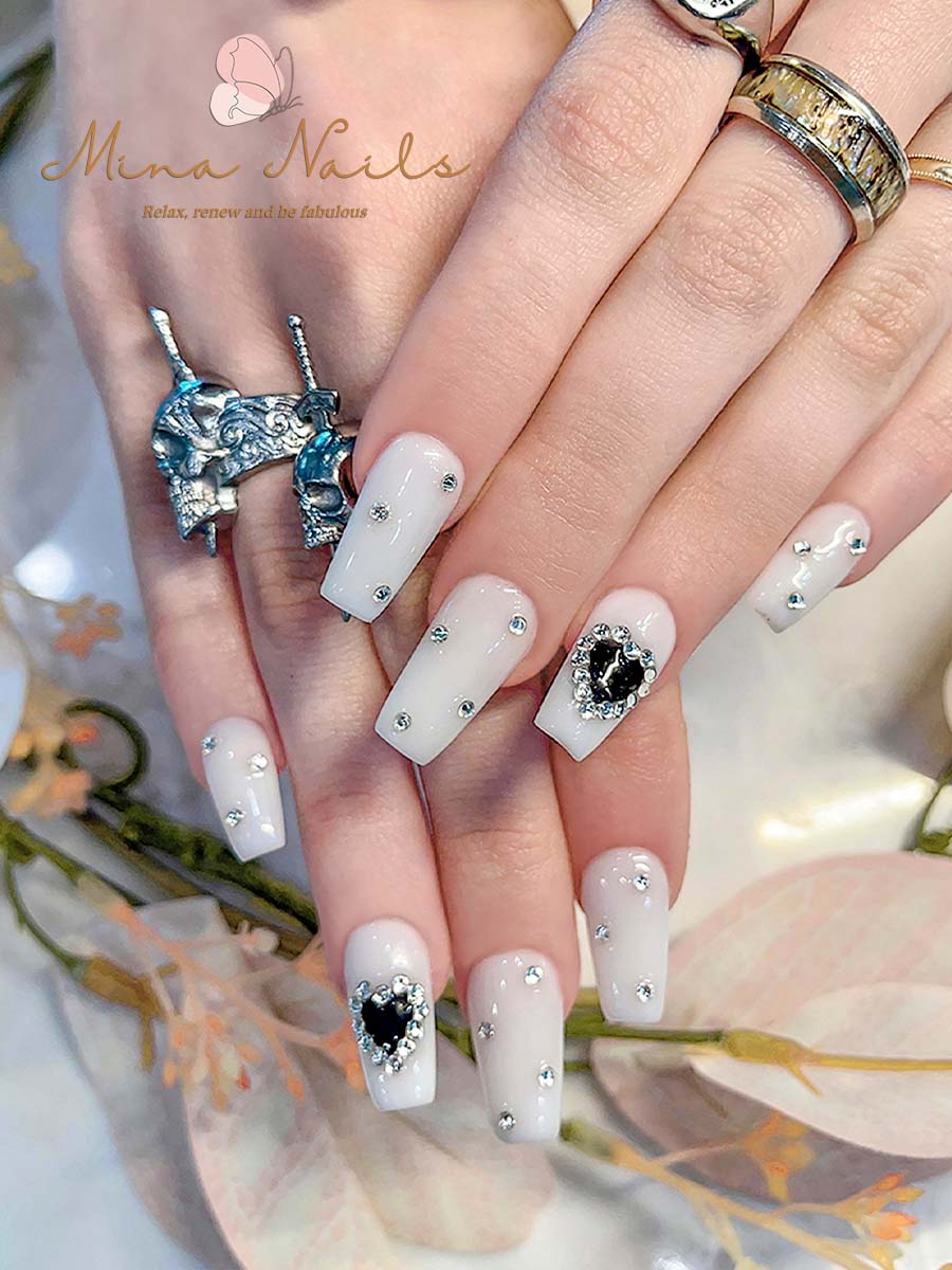 Mina Nails